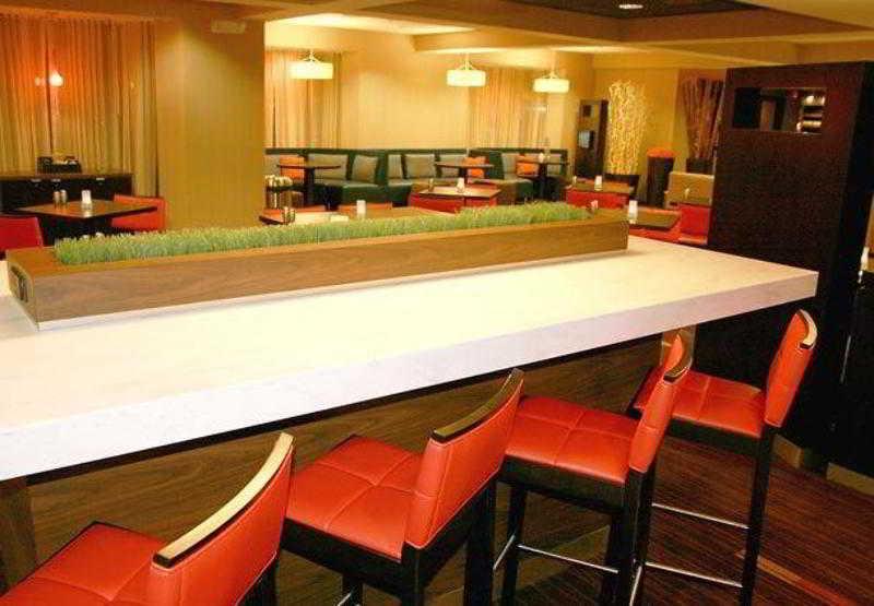 特拉弗斯城万怡酒店 外观 照片
